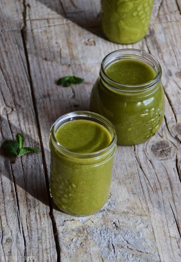 SMOOTHIE DETOX DE UVA, MANDARINA Y TÉ MATCHA 
