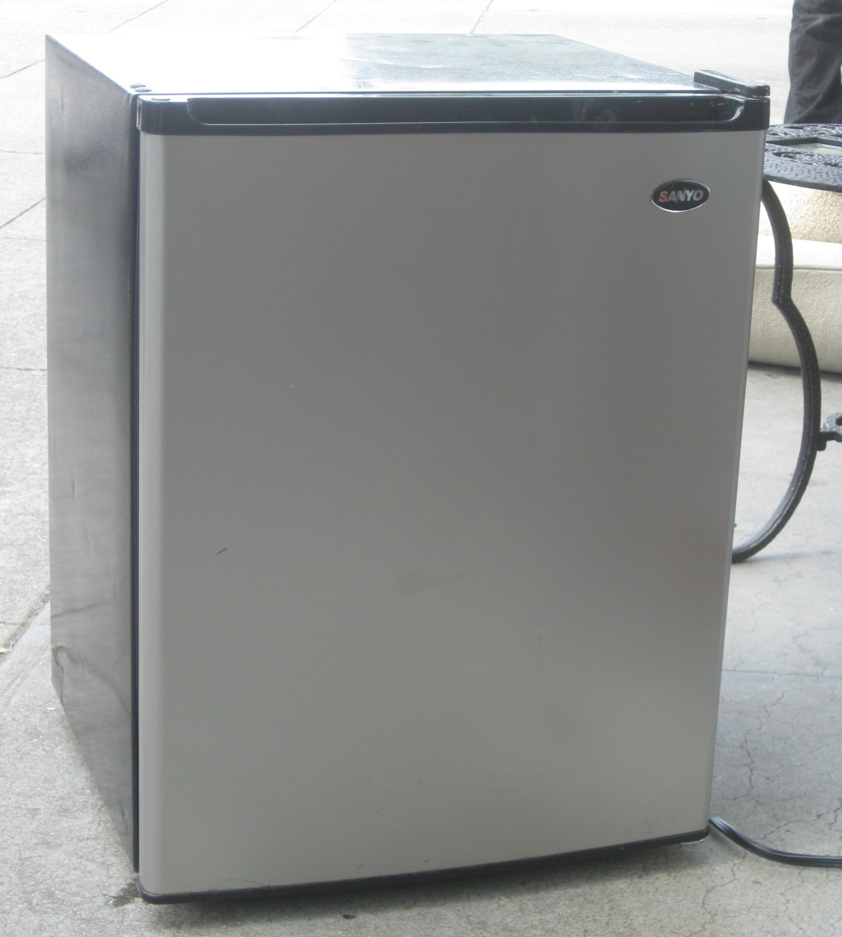 UHURU FURNITURE & COLLECTIBLES SOLD Sanyo MiniFridge