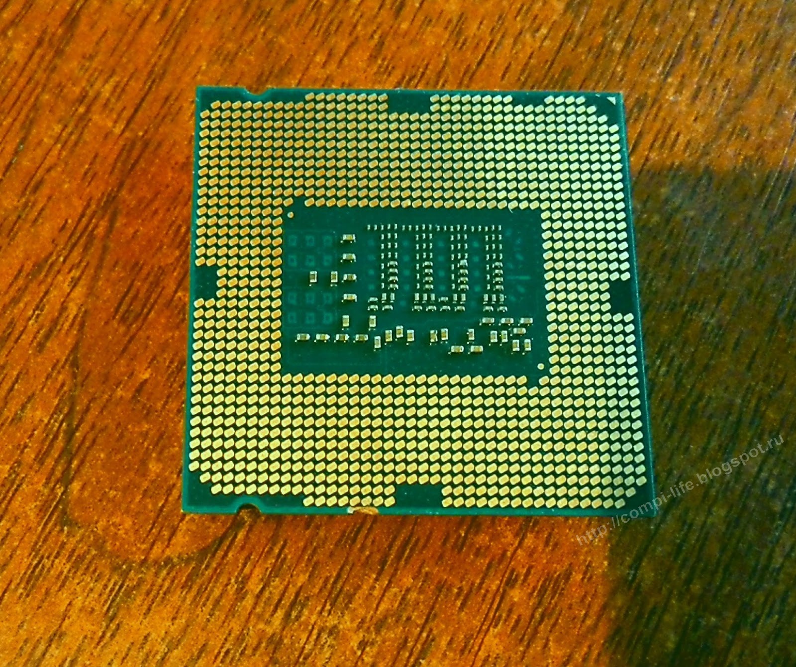 Гнутые ножки амд. Пк intel pentium pro. Керамический процессор амд. Скол текстолита на процессоре. Керамический процессор.