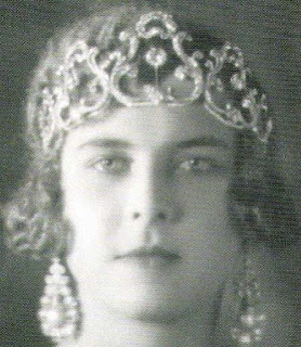 Tiara Mania: Queen Margherita of Italy's Pearl & Diamond Tiara worn by Queen Marie Jose Queen Margherita Italy Savoy Musy Pearl Tiara Marie Jose