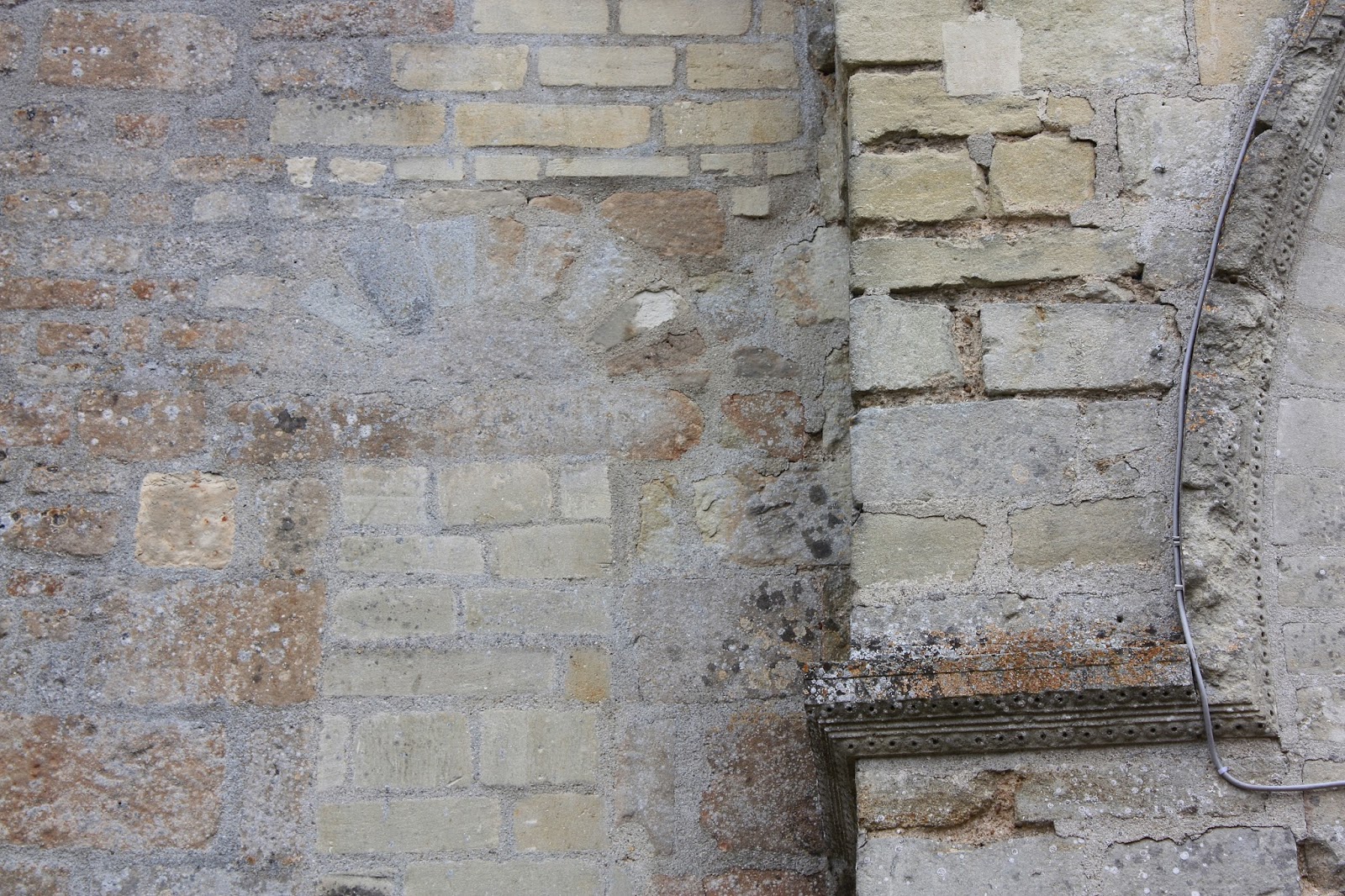 Atlas roman PontdeRuan Eglise SainteTrinité (37)