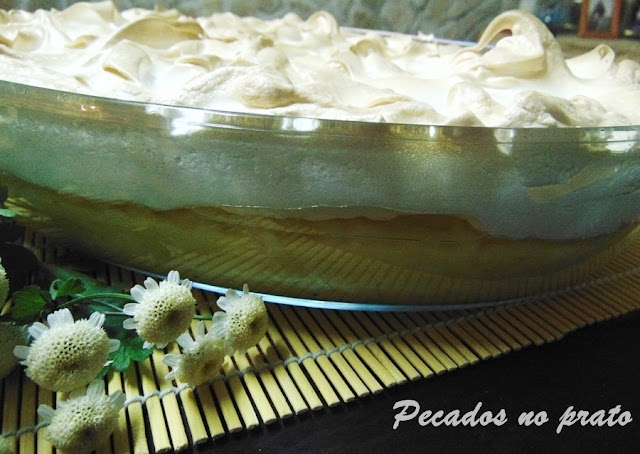 Arroz doce coberto com merengue