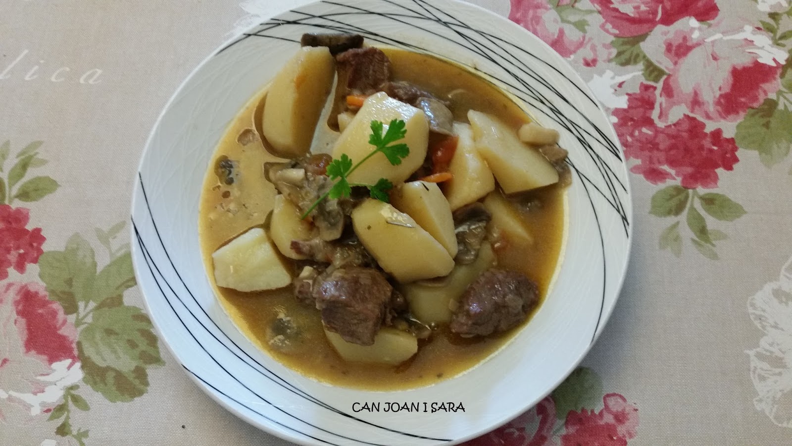 CAN JOAN I SARA: TERNERA ESTOFADA CON PATATAS