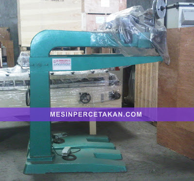Box stitching machine Box stitching machine