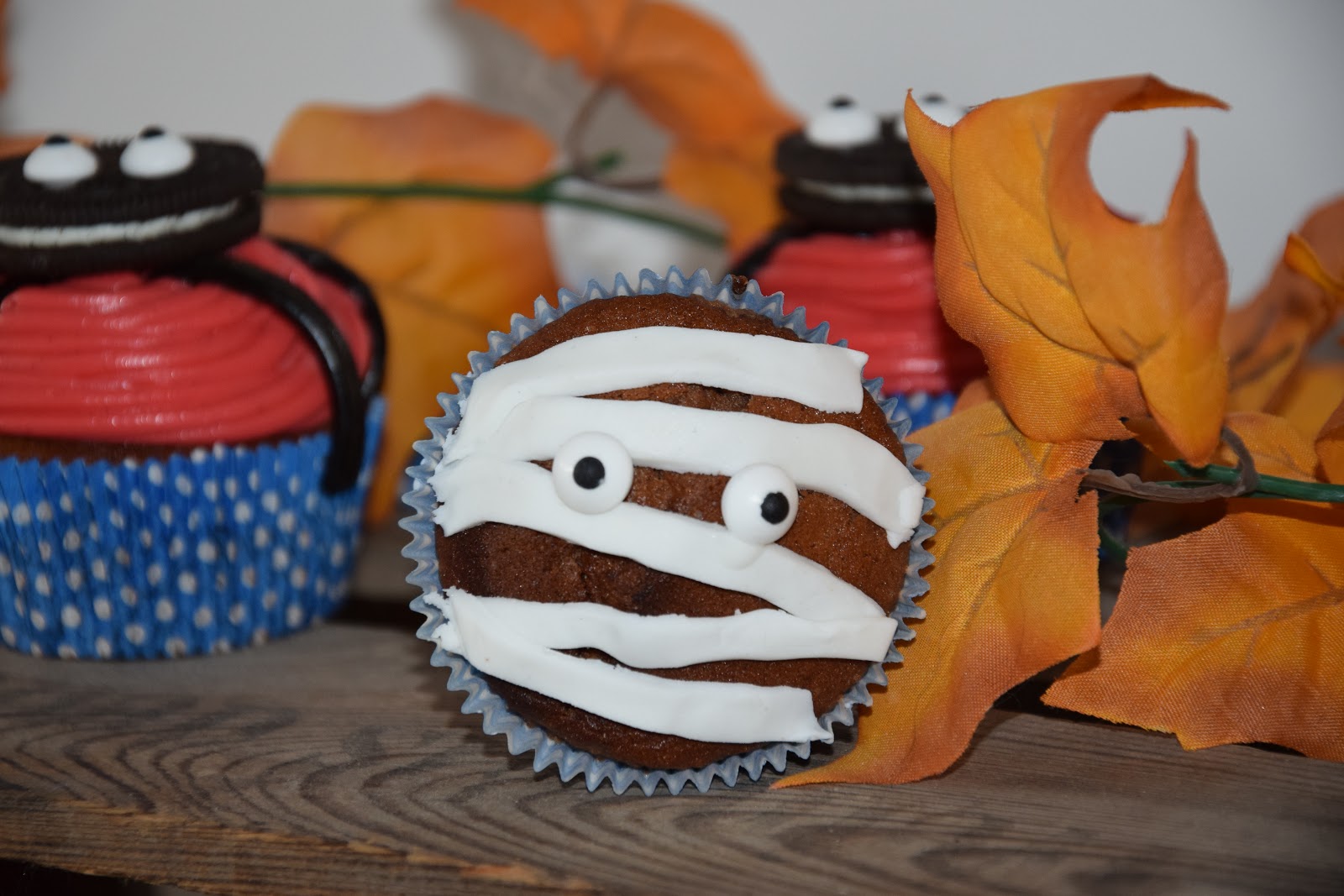 Familie und mehr : Halloween: Spinnen und Mumien Muffins backen