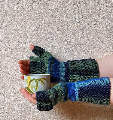 Ramble Mitts - free knitting pattern by Knitting and so on