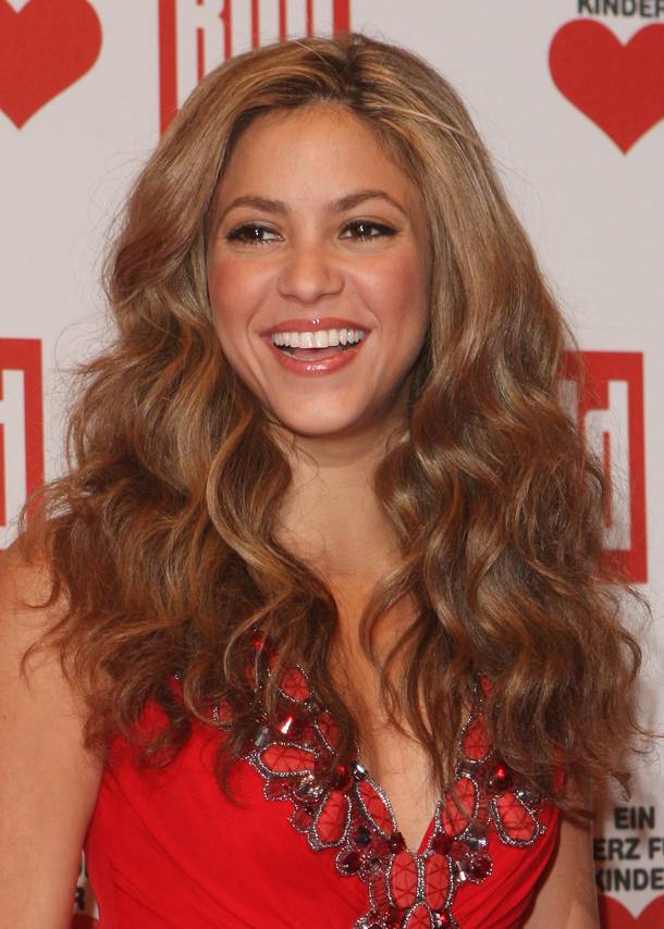 shakira-hairstyle-pictures-+(1).jpg