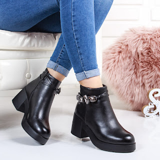 Botine cu aceesoriu cu toc gros si talpa groasa negre de iarna Botine cu aceesoriu cu toc gros si talpa groasa negre de iarna