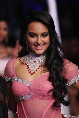 Sonakshi Sinha hot image