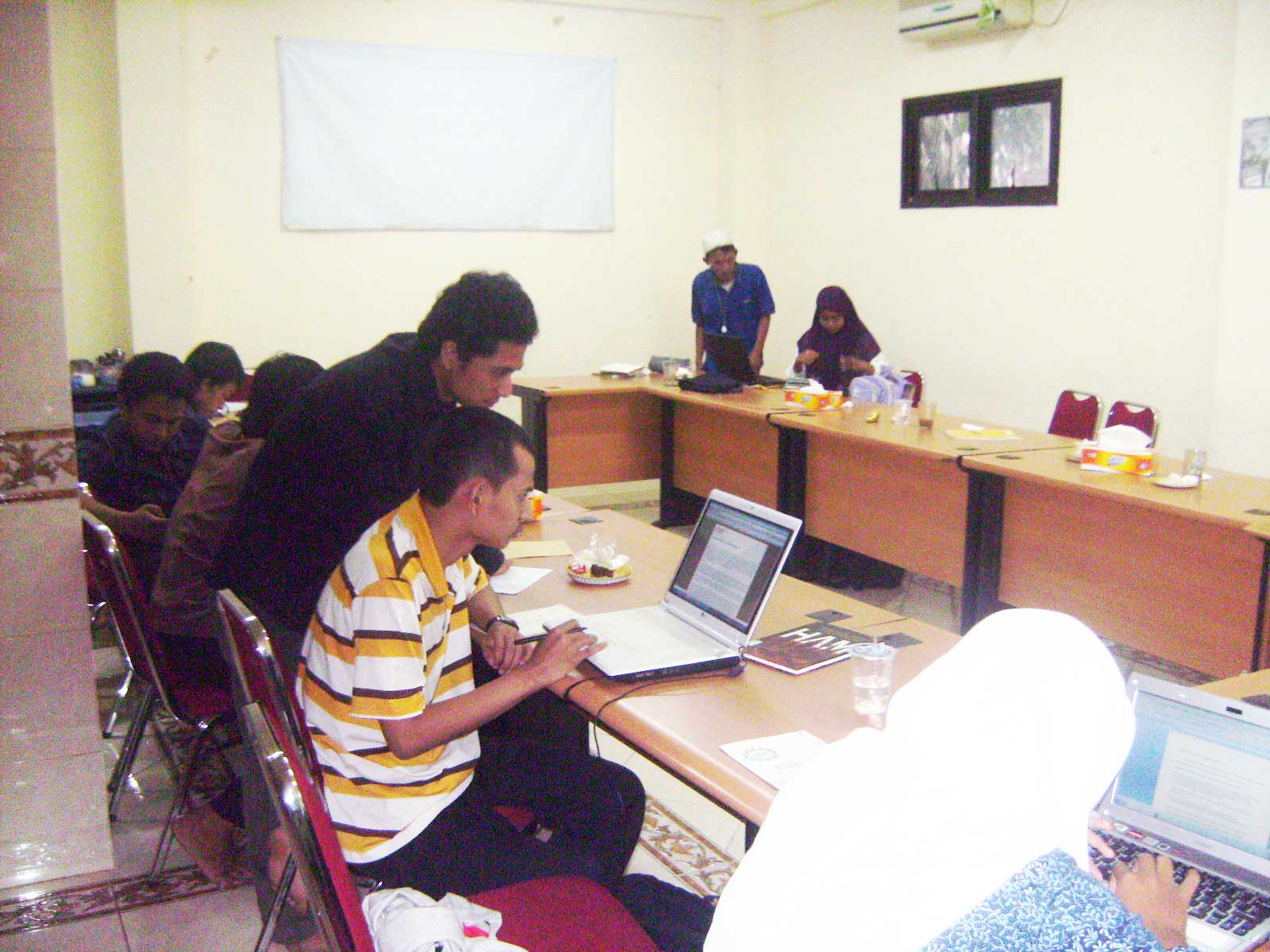 Pelatihan dan Penulisan Buletin Jum at al Hikmah P3M di mulai hari ini Sebelas peserta hadir 5 dari dari Depok dan 6 dari Bogor