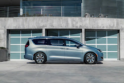 chrysler pacifica country town hybrid goodbye says welcomes