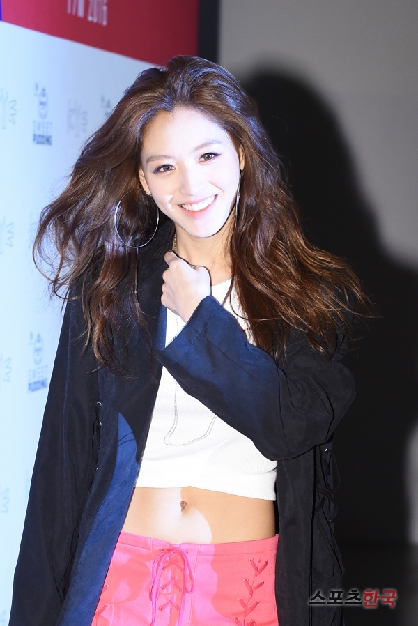 오늘자 서울패션위크 레인보우 김재경 | 인스티즈