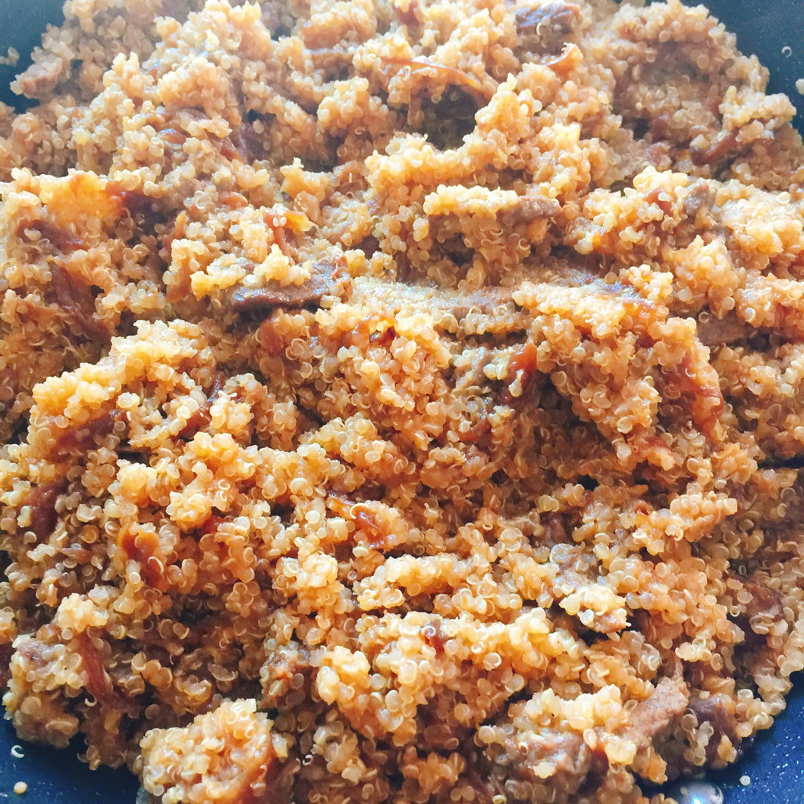 MAMA ¿QUE HAY? Quinoa al Pimentón con Sofrito de Cebolla y Ternera