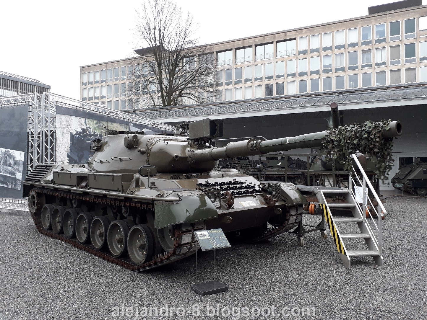 Historia y tecnología militar Exposición sobre el carro de combate