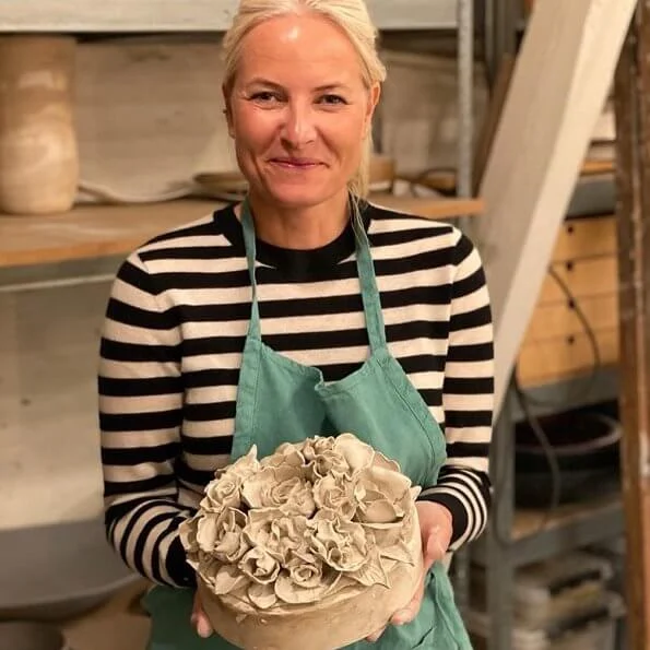 Crown Princess Mette-Marit started her first ceramics course. flower made of ceramics. Ragnhild Wik is a Norwegian ceramics artist