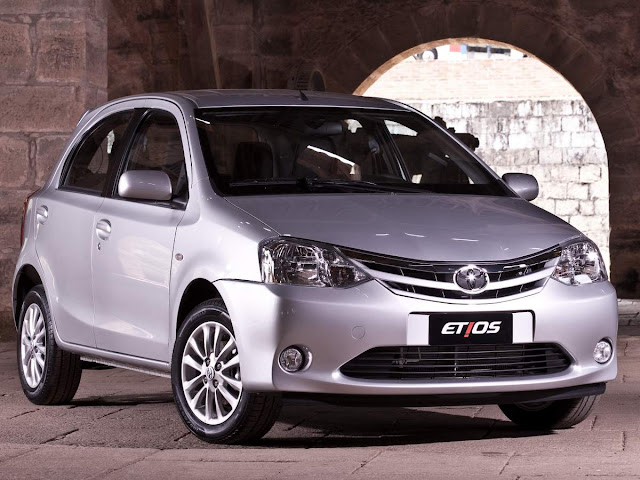 Toyota Etios Hatch XLS - Prata