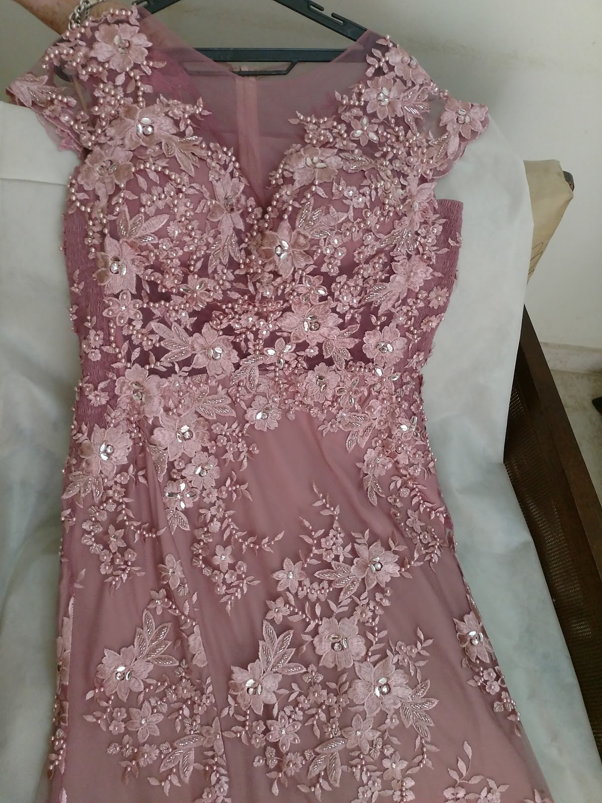 vestido de renda bordado com perola