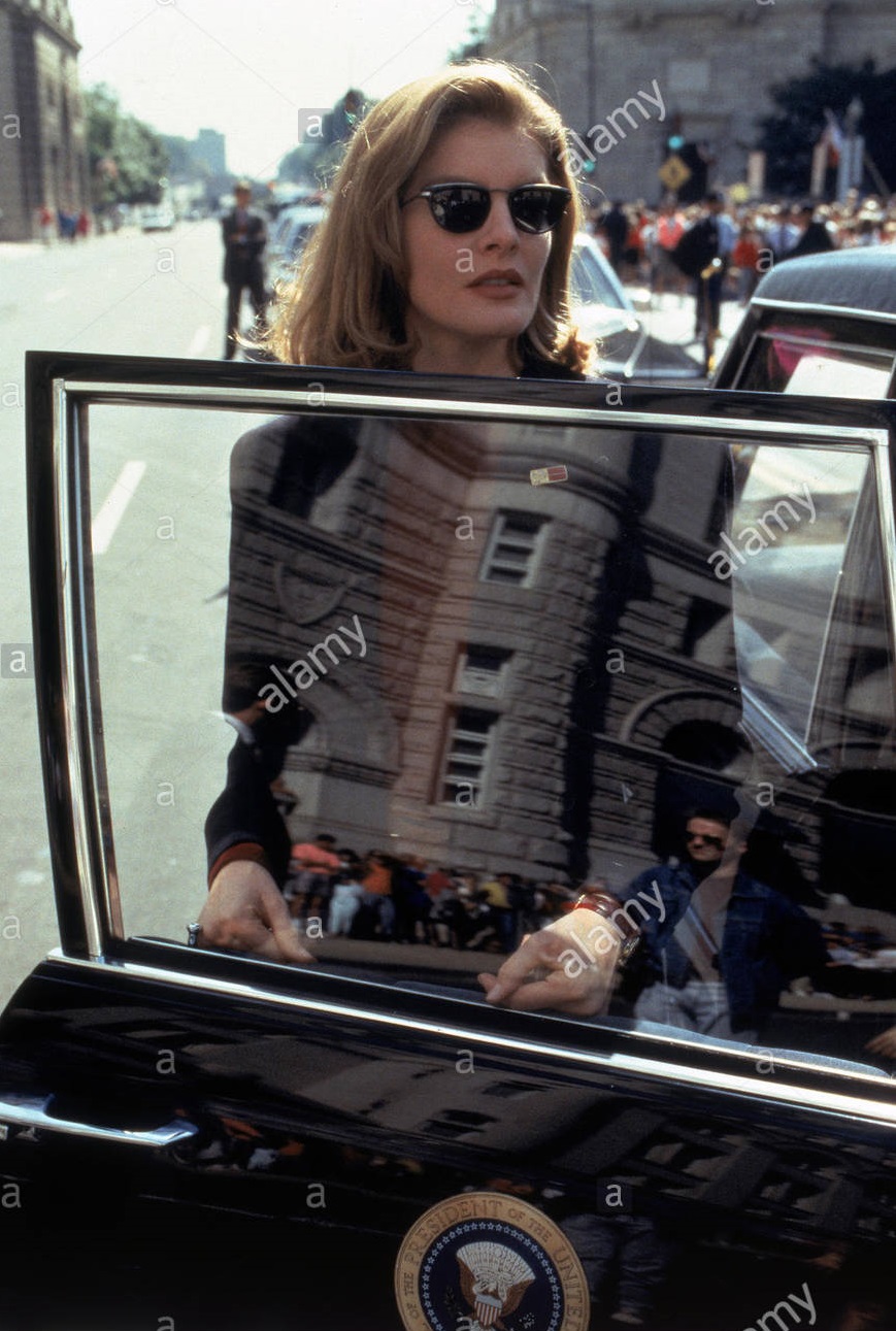 Rene Russo Fanpage : Rene Russo's Fashion Lookbook: We Wear Sunglasses