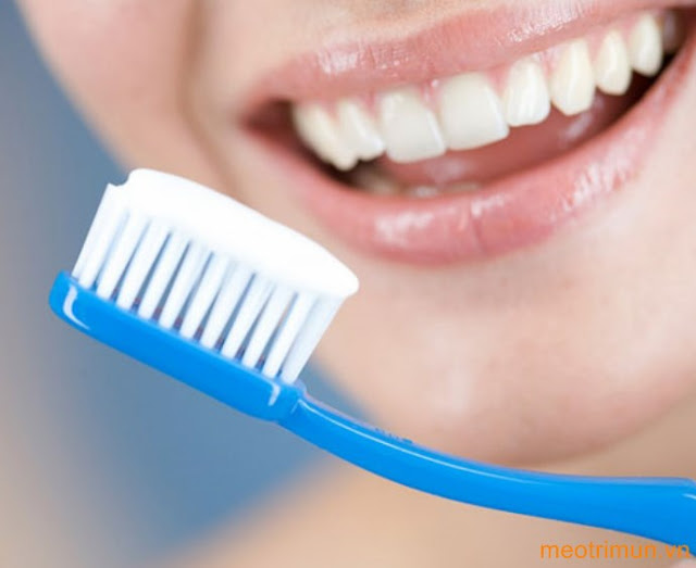 Cách trị mụn đầu đen bằng kem đánh răng có hiệu quả không?