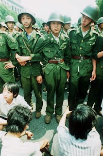 Standoff At Tiananmen: Pictures of 1989: Confrontation near the Great ...