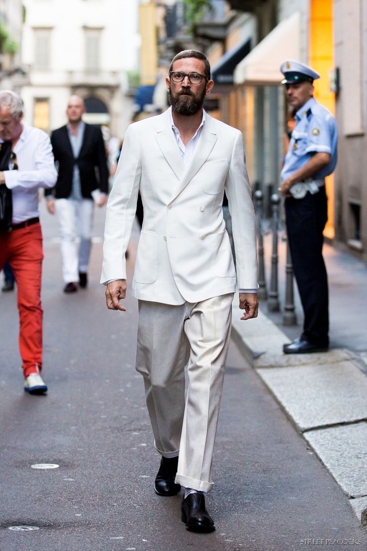 Look great in the White Blazers for men / geeks fashion