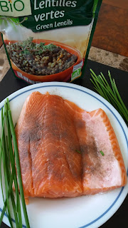 Saumon sauce téryaki et lentilles vertes;prendre un beau pavé de saumon,bien épais! La chair n'en sera que plus moelleuse!