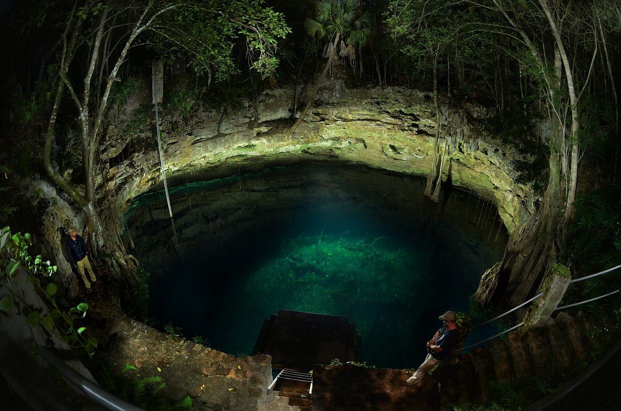 Крас 14. Подводные пещеры Юкатана. Юкатан подводные пещеры фотографии. Загадочное озеро. Пещерное озеро.