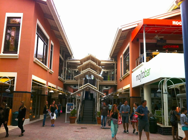 Área externa do Shopping Bayside Marketplace