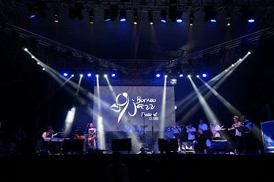 USM Mini Big Band membuka Borneo Jazz Festival USM Mini Big Band membuka Borneo Jazz Festival