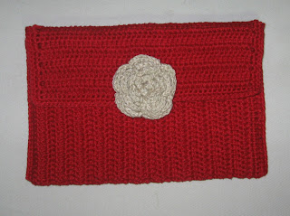 carteira de crochê vermelha