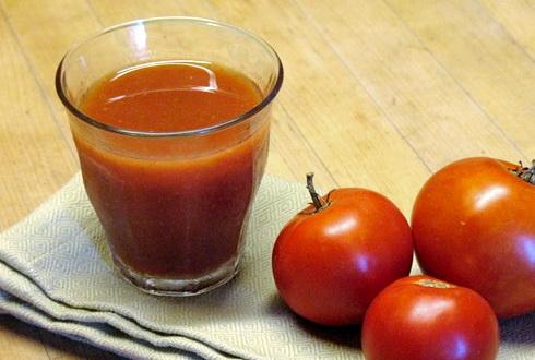 Manfaat jus tomat untuk pria, wanita, dan anak