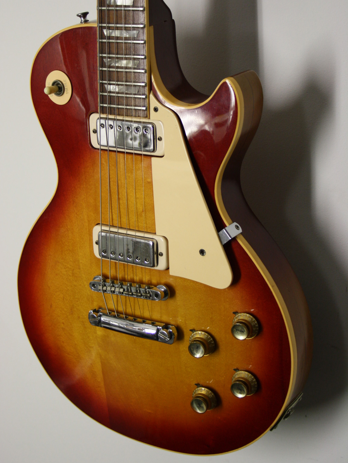 Beautiful Guitar Collection PRS, Fender, Gibson: Gibson Les Paul Deluxe ...