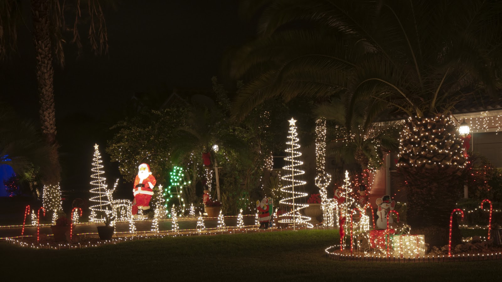 Photos by Patty Stefan Christmas in Port Charlotte