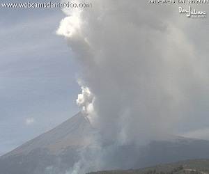 Popocatepetl_volcano_eruption