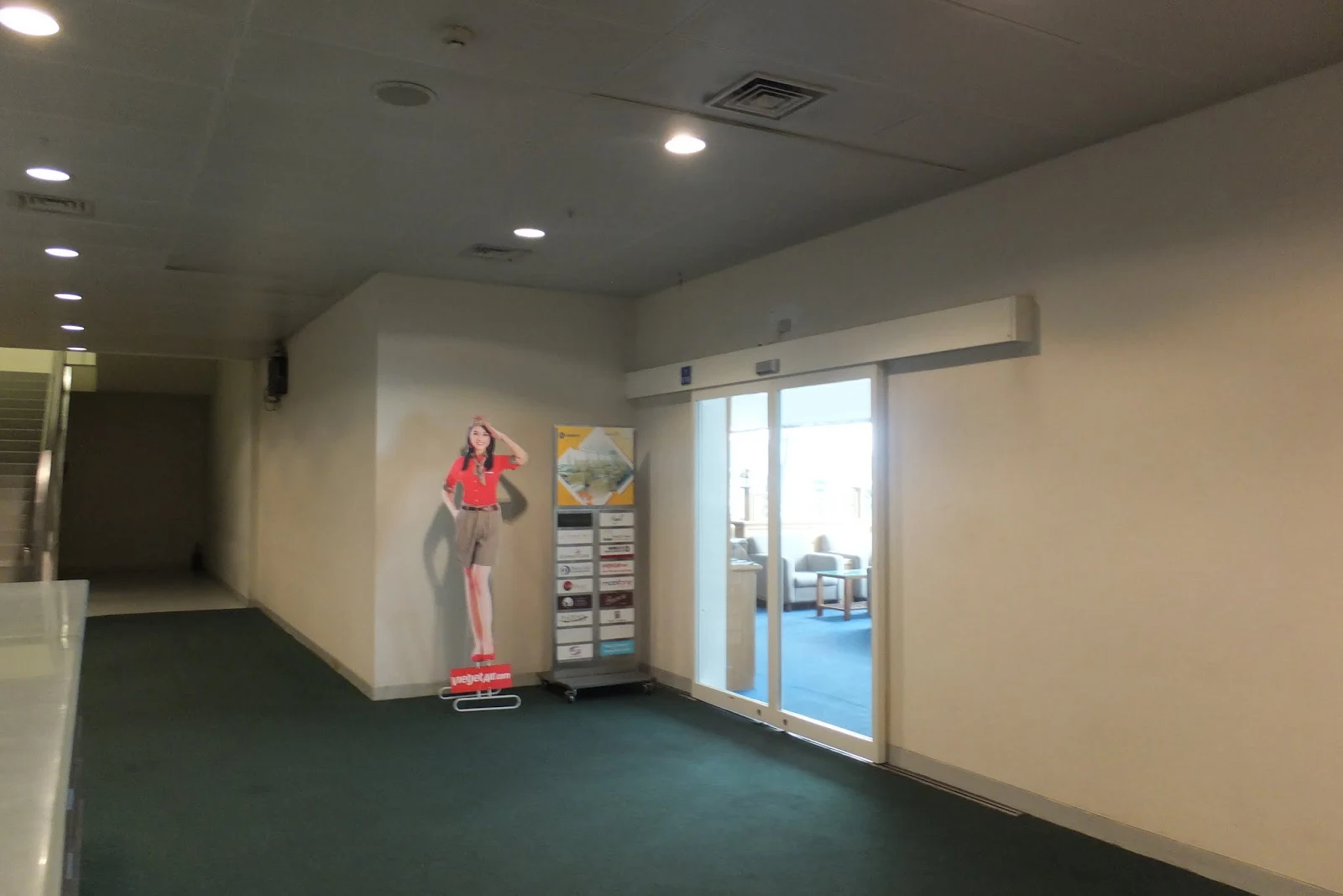 apricot-lounge-hcmc-entrance　ホーチミン市の空港ラウンジ入口