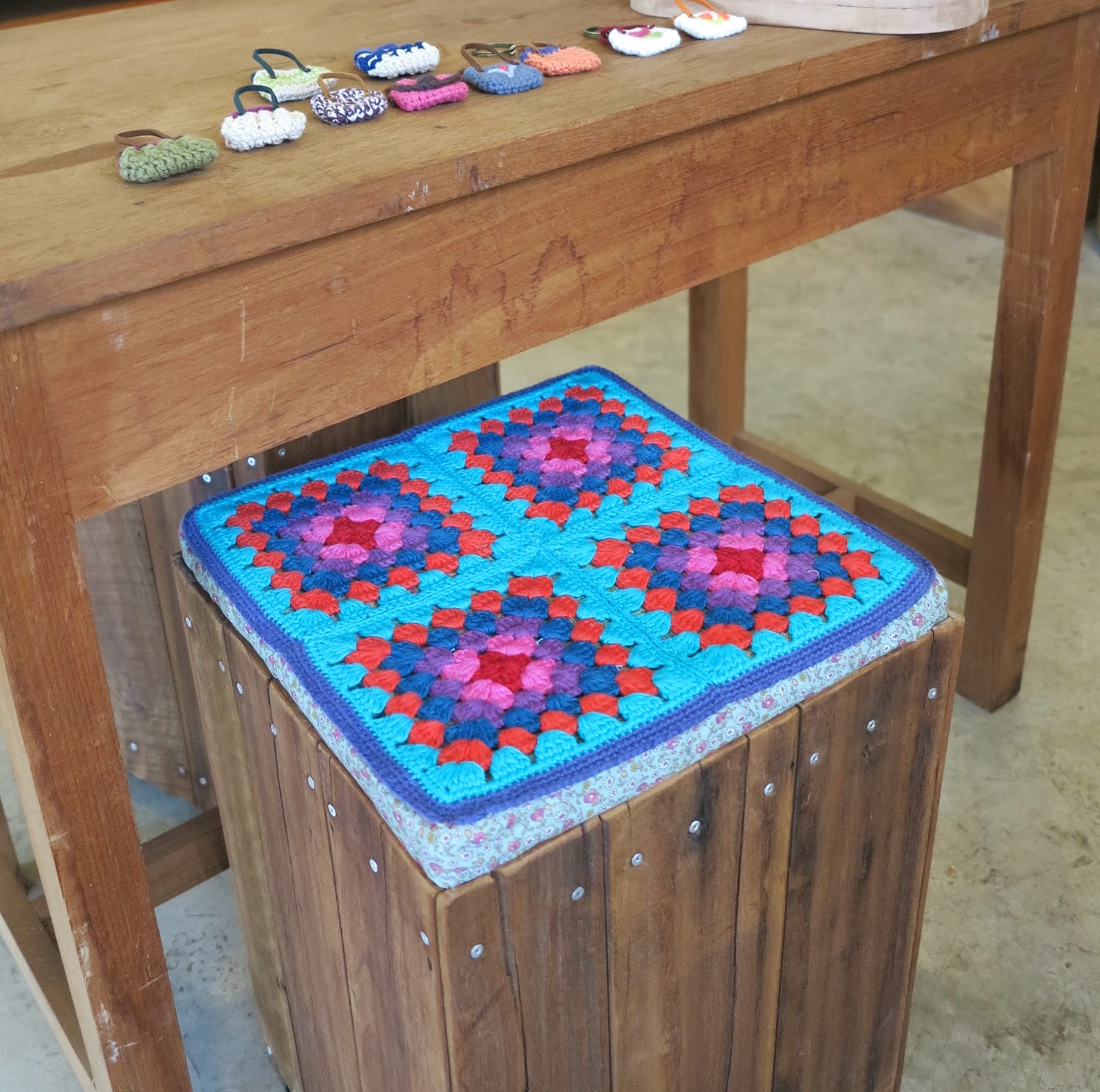 ByHaafner, crochet shop, Bantaktor, Chiang Mai, crochet stool, granny squares