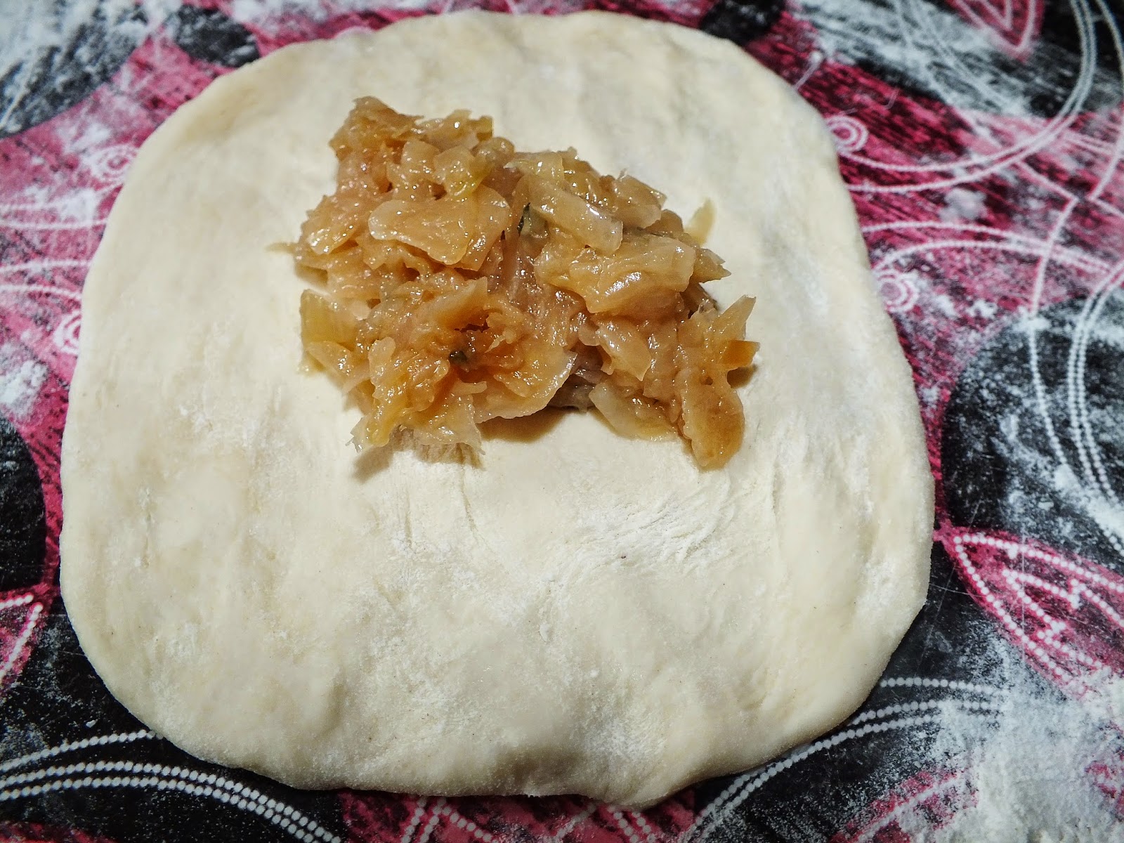 Пирожки с капустой в сметане