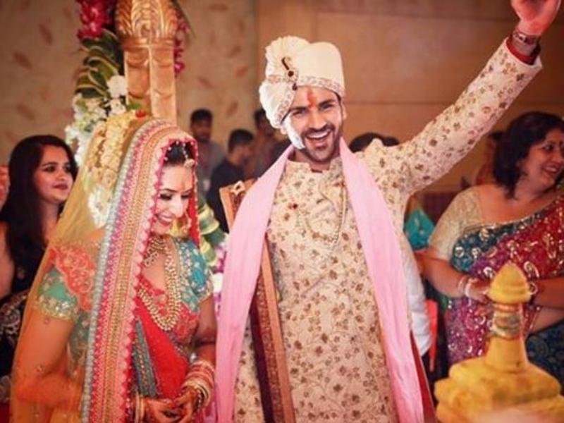 Check Out Divyanka Tripathi and Vivek Dahiya Wedding Pics