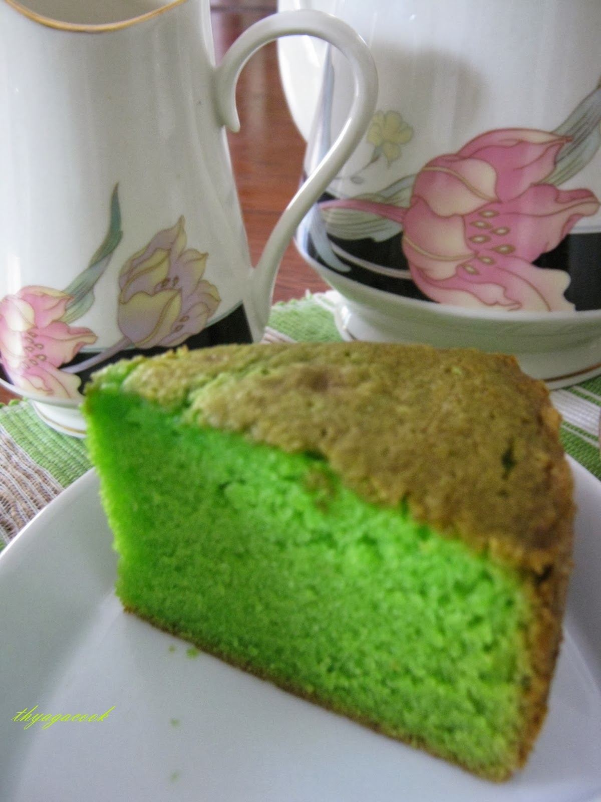 KARI LEAFS Malaysian flavour's MOIST PANDAN CAKE