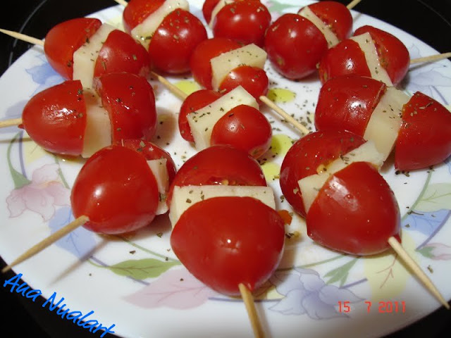  APERITIVO DE CHERRYS CON QUESO 