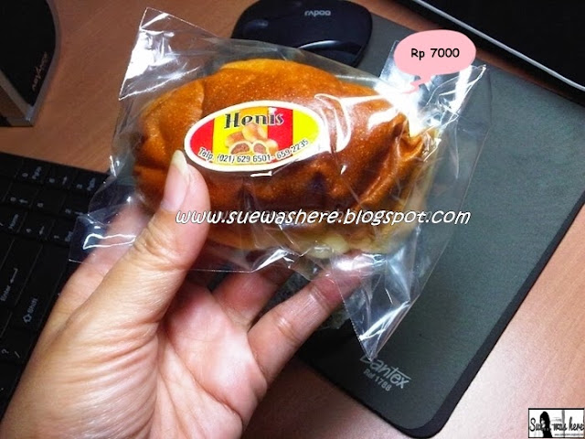Sue.., was here..: ROTI HENIS..roti mungil dengan isian daging yang ...