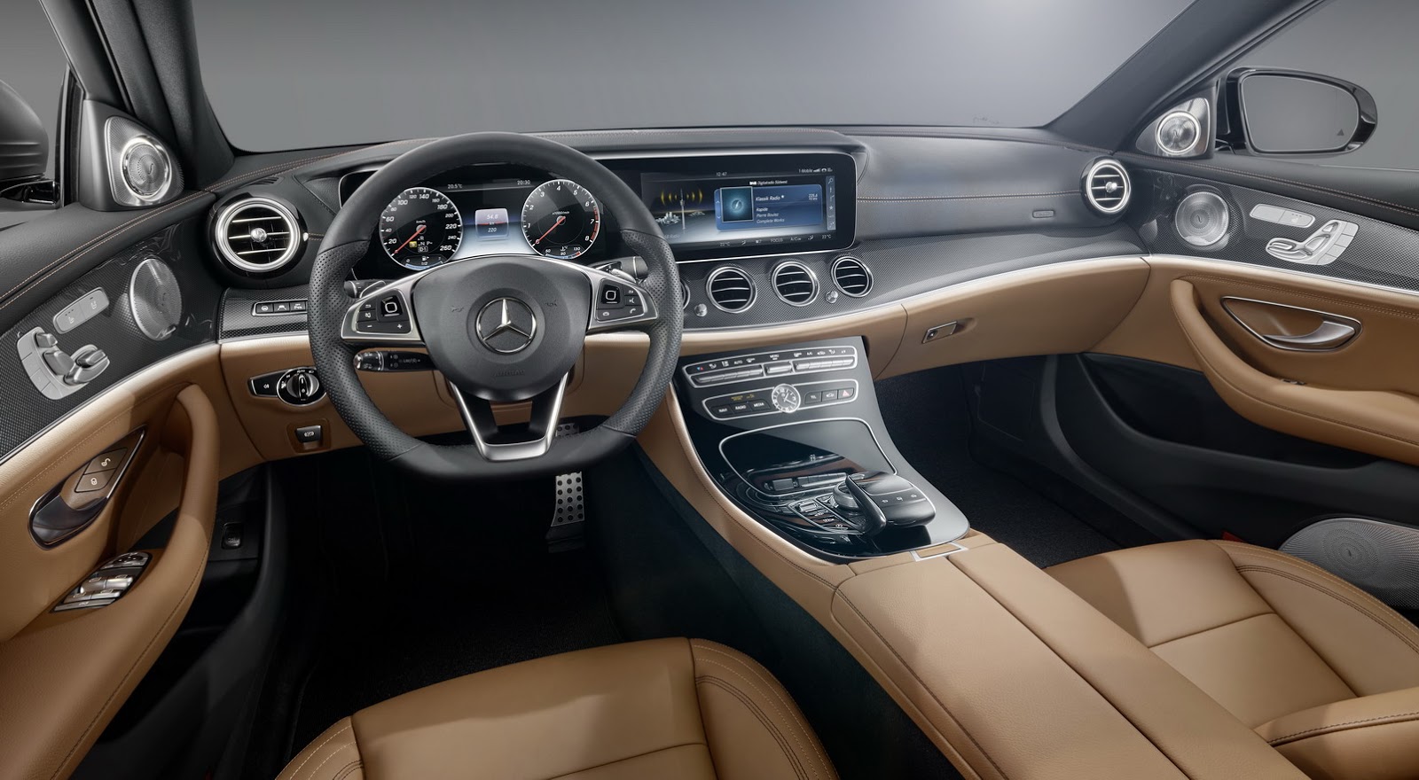 2017-Mercedes-E-Class-Interior-Carscoops2.jpg