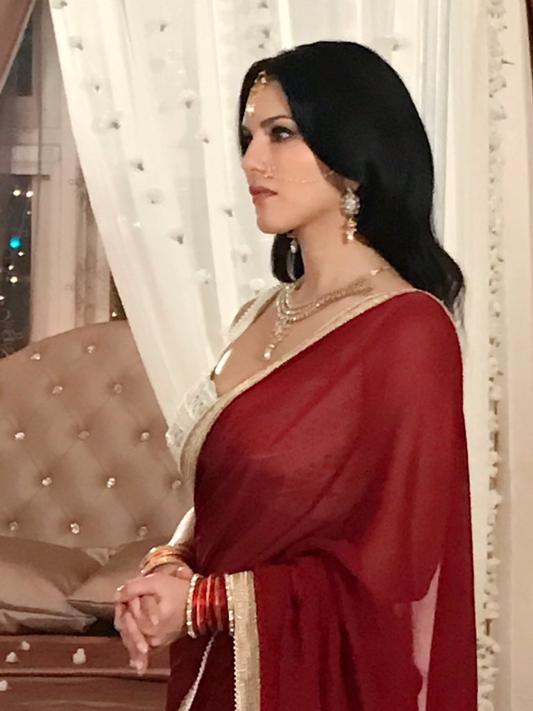 Sunny Leone In Red Hot Saree Latest Photo BollyQuick.