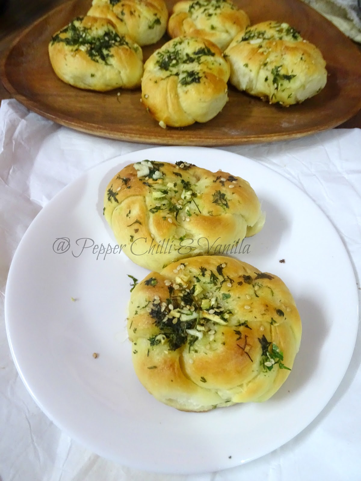 Butter Garlic Knots/Eggless Butter Garlic Knots/Eggless Dinner rolls