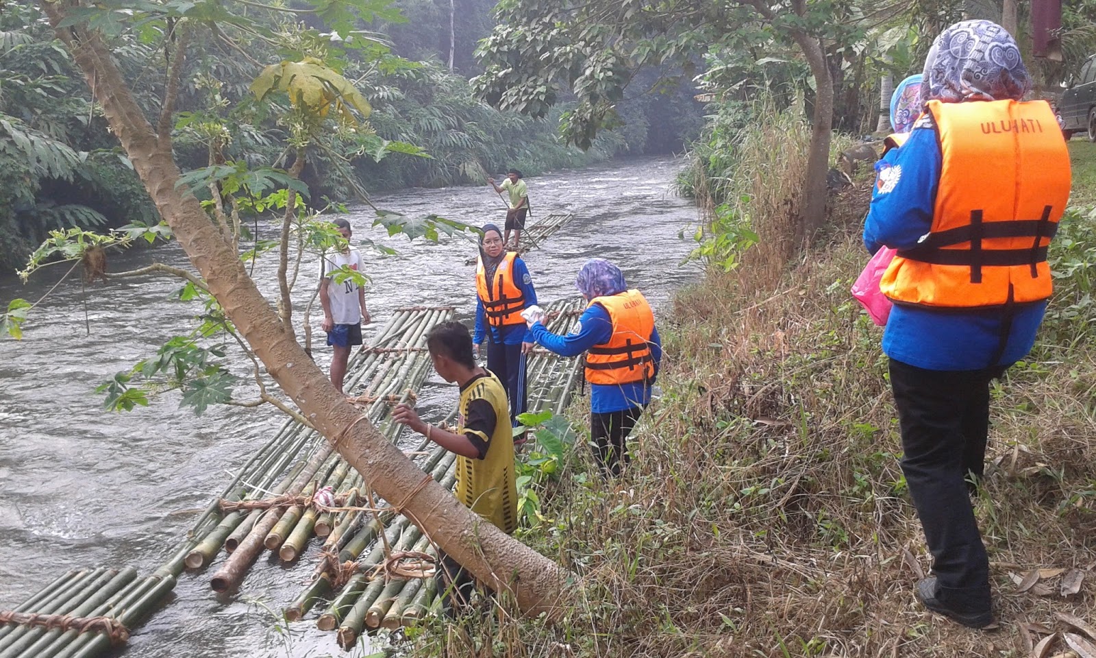 ULUHATI: BAMBOO RAFTING - UITM SHAH ALAM - 19.9.2015
