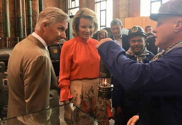 King Philippe of Belgium and Queen Mathilde of Belgium visited the Global Cycling Center ( Flanders’ Bike Valley). Queen wore Natan and Armani blouse