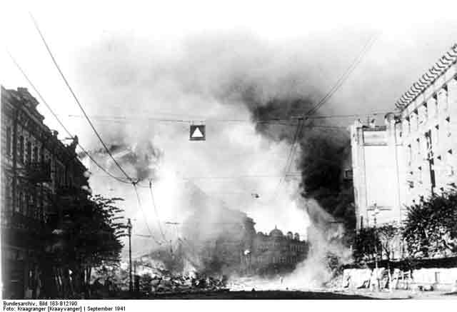 Kiev falls to the Wehrmacht 19 September 1941 worldwartwo.filminspector.com