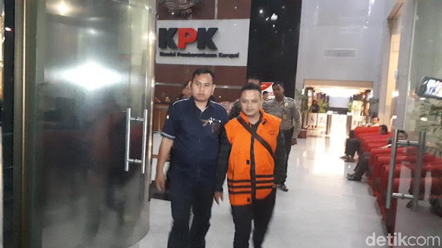 Kakak Ipar Bupati Cianjur Ditahan KPK Kakak Ipar Bupati Cianjur Ditahan KPK