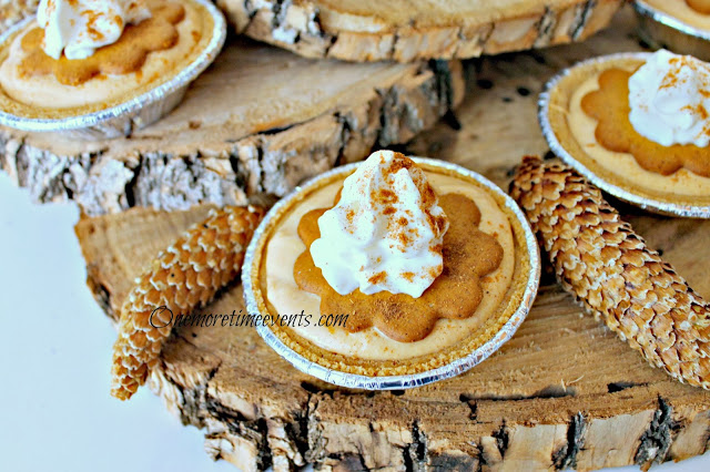 minipumpkinpiewhipcream | 5 Thanksgiving-Worthy Pies | 16 |