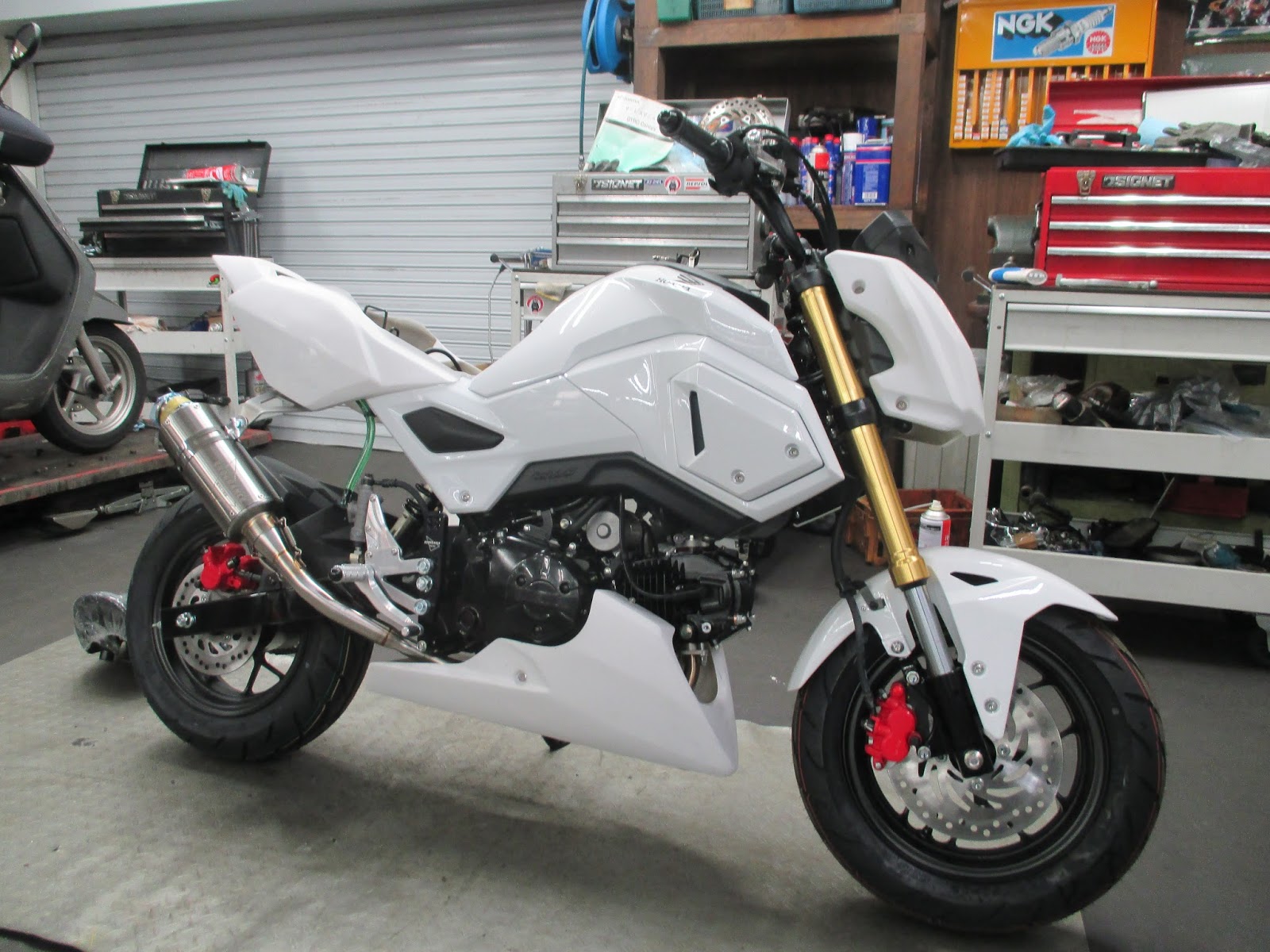 B 新宿店blog Gromレーサー準備中